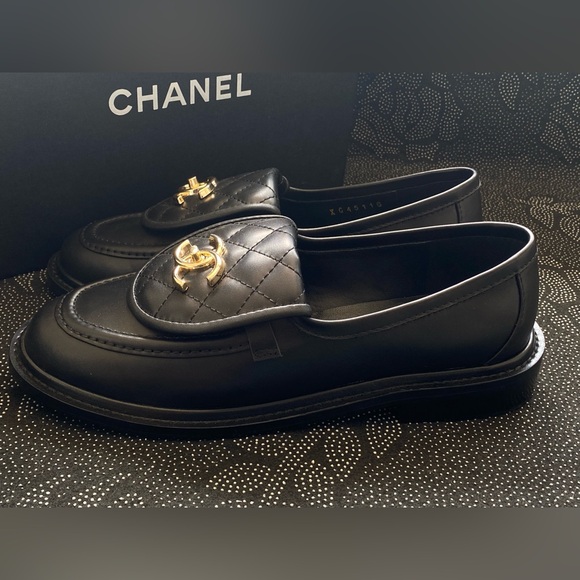 Chanel Women's Black Loafers - Picture 3 of 5